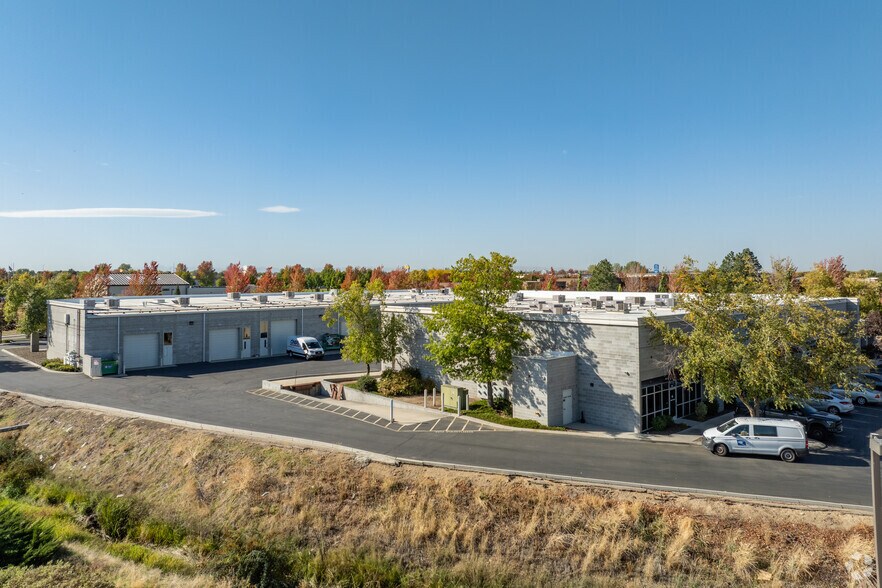 More Photos Of 800 S Industry Way, Meridian Showroom For Lease