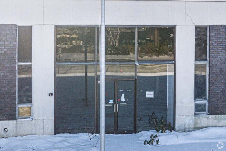 More Photos Of 420-424 Crossways Park Dr, Woodbury Industrial For Sale