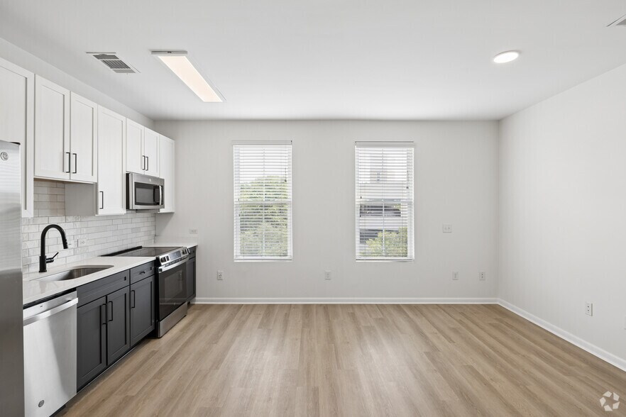 More Photos Of 725-735 Coleman Blvd, Mount Pleasant Apartments For Lease