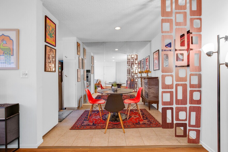 More Photos Of 939 Larrabee St, West Hollywood Apartments For Sale