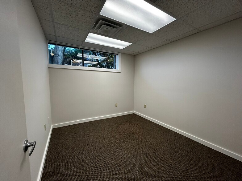 More Photos Of 6820 Roosevelt Ave, Middletown Medical For Lease