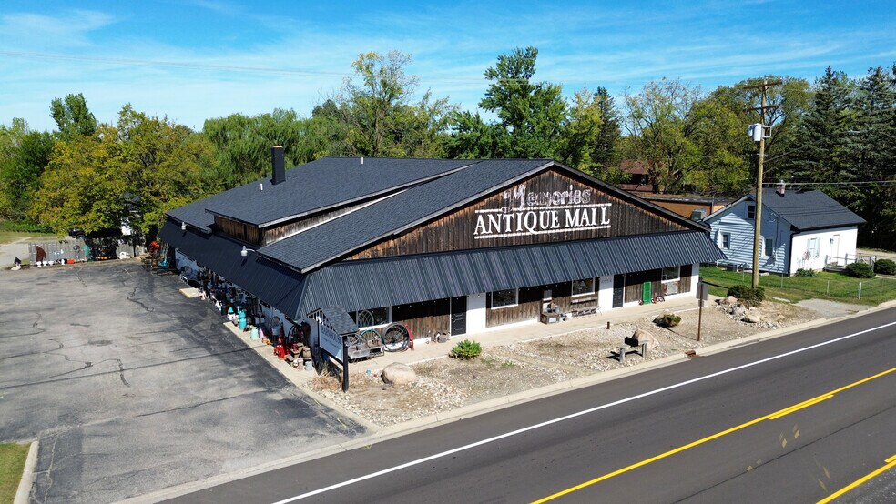 Primary Photo Of 4034-4036 Grand Blanc Rd, Swartz Creek Freestanding For Sale