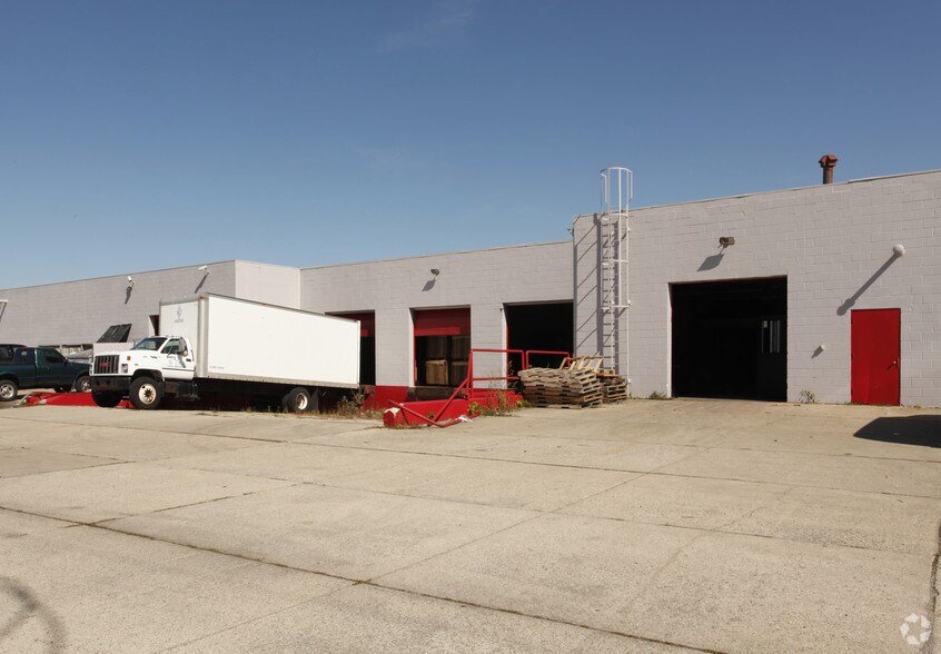 More Photos Of 55960 Grand River Ave, New Hudson Warehouse For Sale