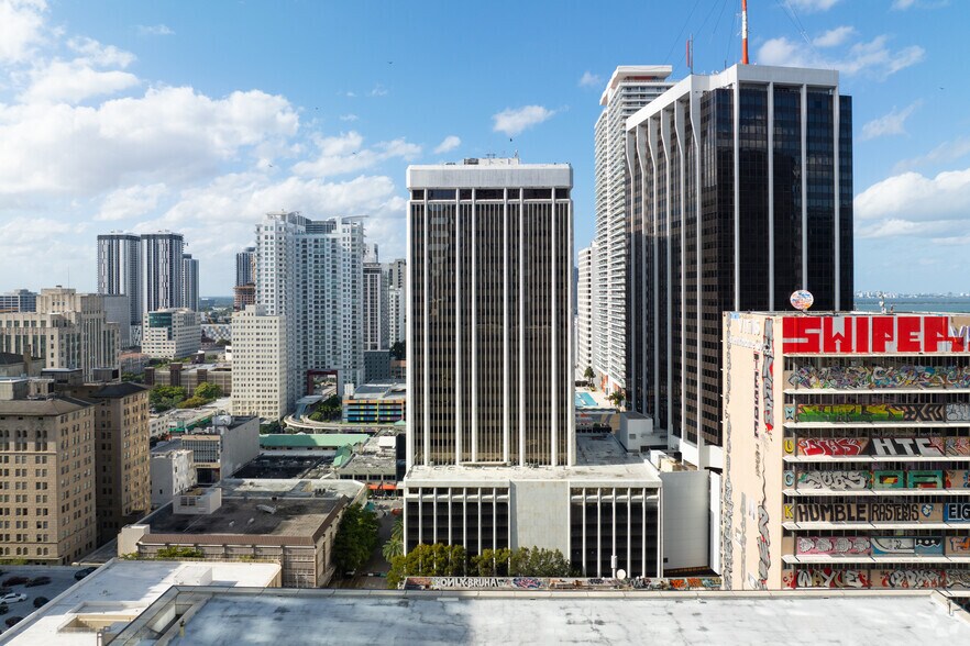 More Photos Of 1 SE 3rd Ave, Miami Office For Lease