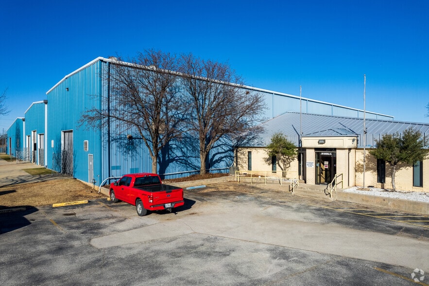 More Photos Of 500 Randall St, Rhome Manufacturing For Lease