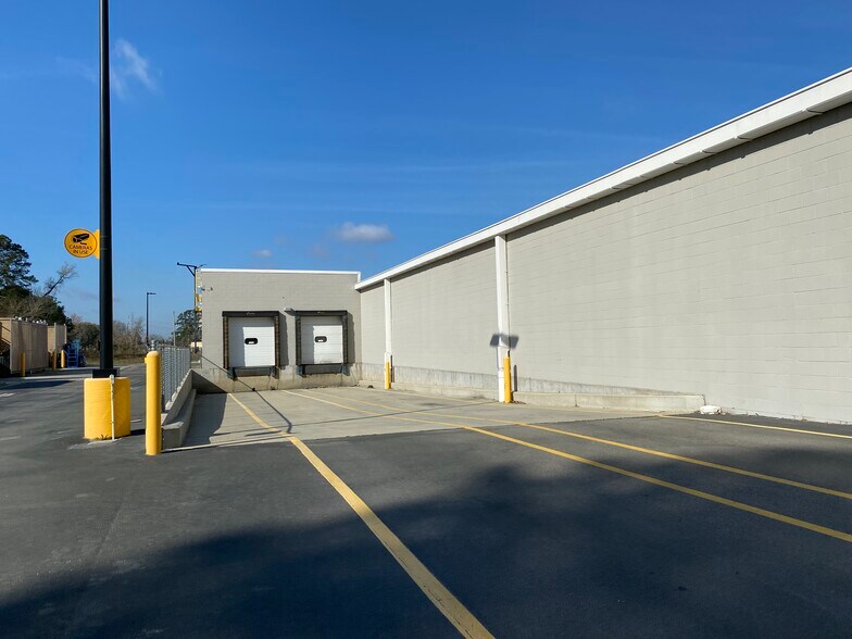 More Photos Of 2503 W 5th St, Lumberton Service Station For Sale