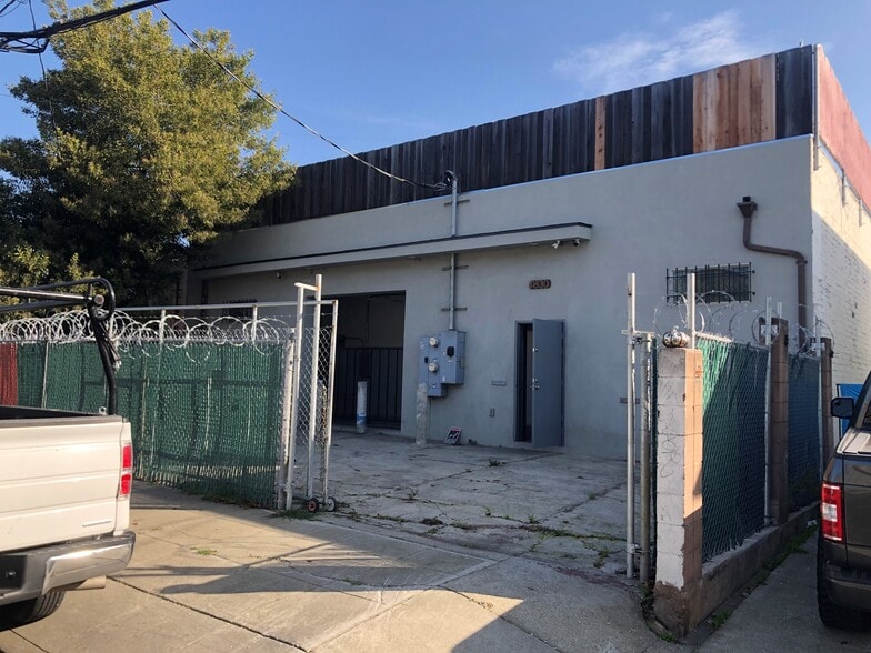Primary Photo Of 11830 Foothill Way, Oakland Flex For Lease
