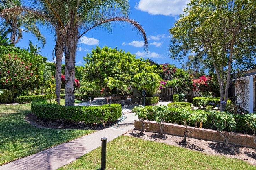 More Photos Of 801 W Whittier Blvd, La Habra Storefront Retail Residential For Sale