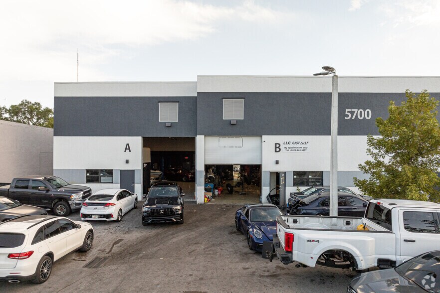 More Photos Of 5700 SW 25th St, West Park Warehouse For Lease