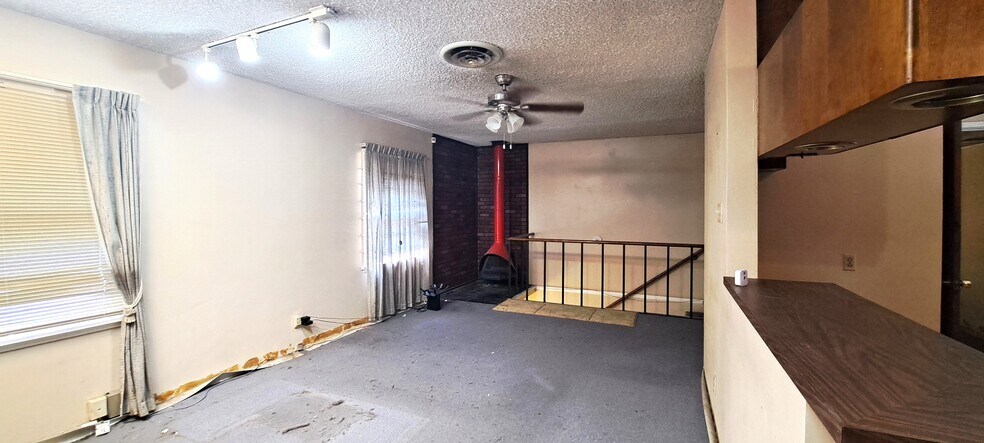 More Photos Of 1519 6th St, Bakersfield Office Residential For Sale