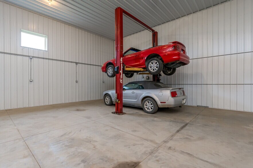 More Photos Of 1072 S Victory Dr, Mankato Warehouse For Sale