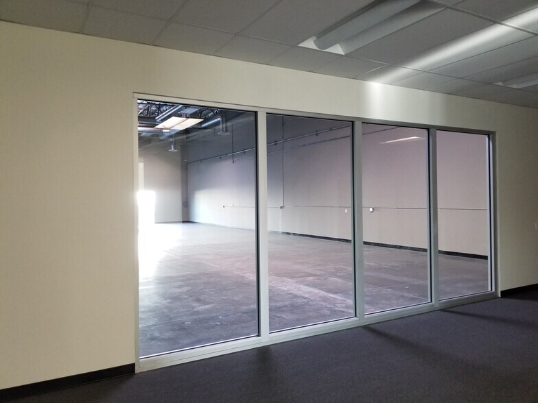 More Photos Of 840 S Rochester Ave, Ontario Showroom For Lease