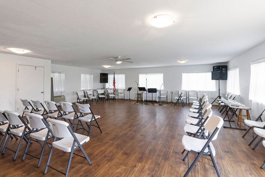 More Photos Of 58225 US-60, Fairland General Retail For Sale