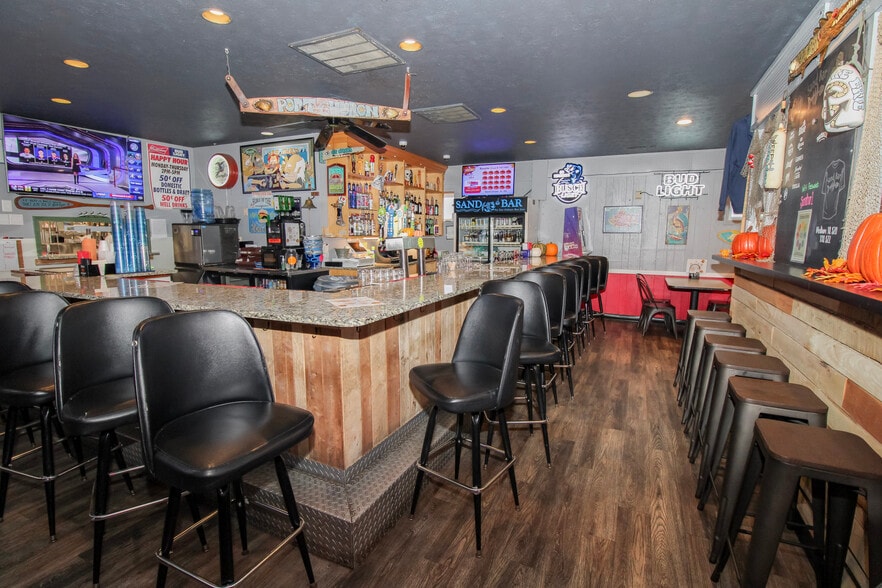 More Photos Of 54 McKinley St, Huron Bar For Sale