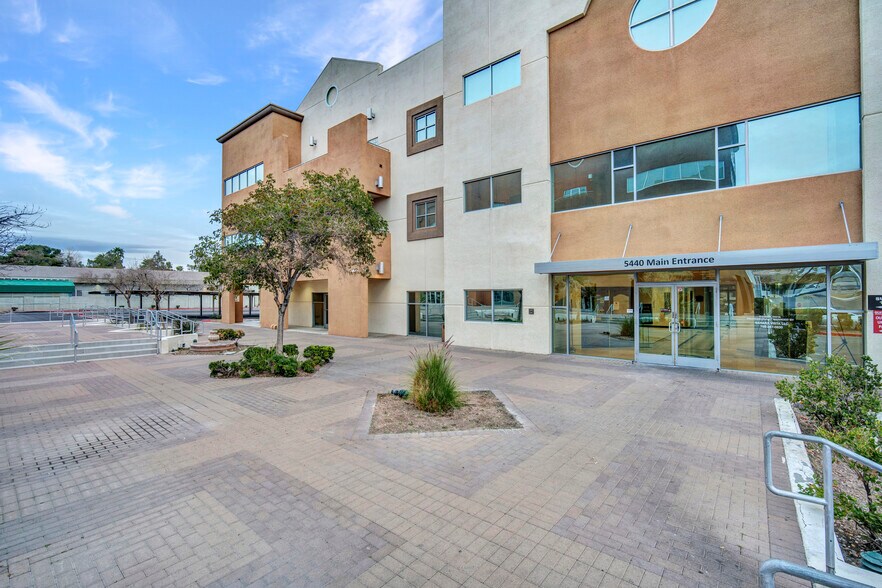 More Photos Of 5440 W Sahara Ave, Las Vegas Medical For Lease