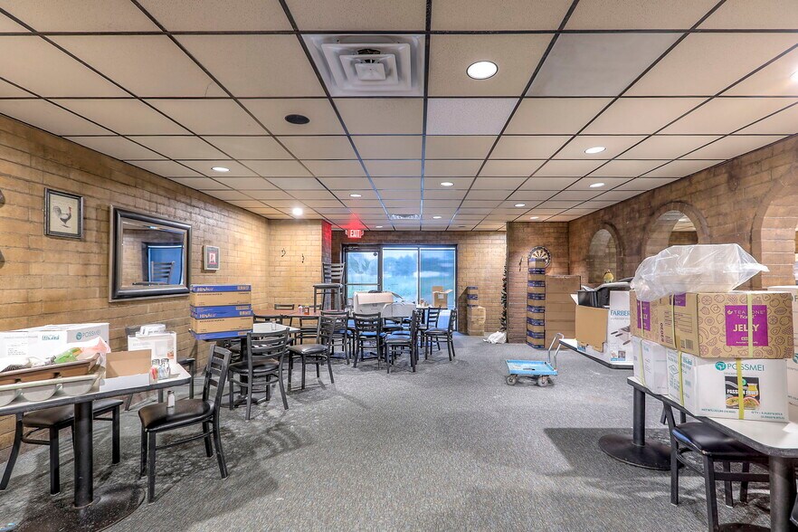 More Photos Of 330 E 135th St, Kansas City Restaurant For Sale
