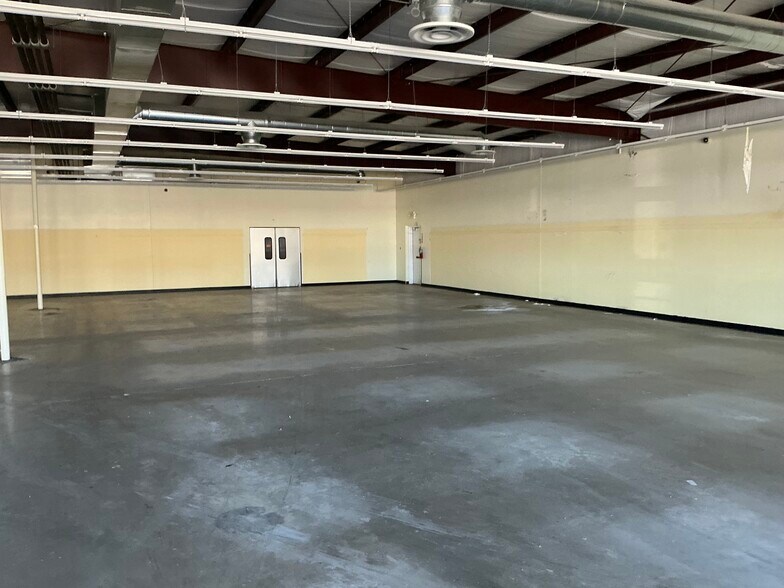 More Photos Of 601 S Main St, Charleston Freestanding For Sale