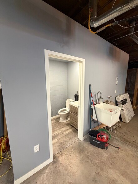 More Photos Of 233 E 5th St, Reno Flex For Lease