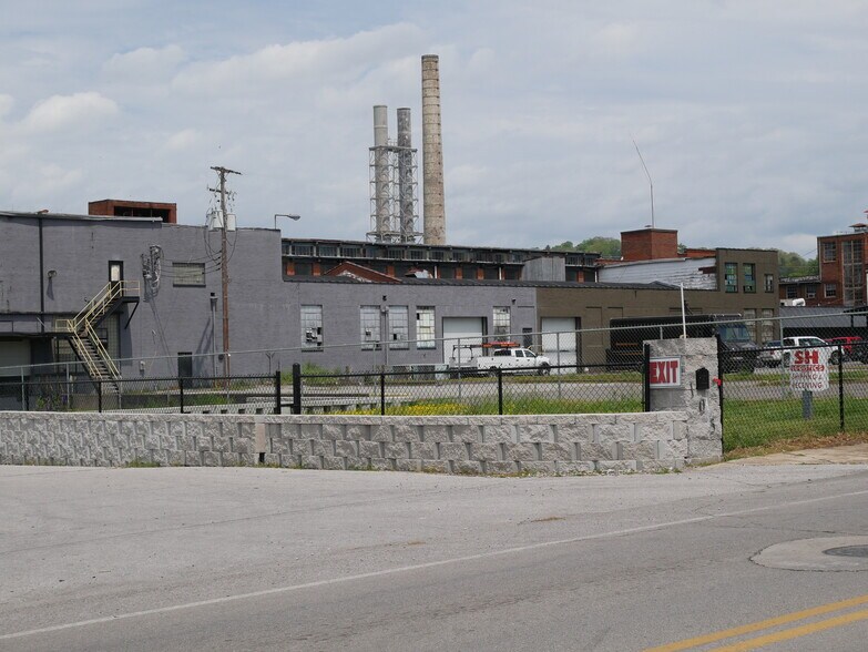 Primary Photo Of 105 Maple St, Rossville Light Distribution For Sale