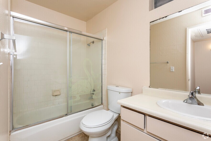 More Photos Of 1905 E Pontiac Way, Fresno Apartments For Sale
