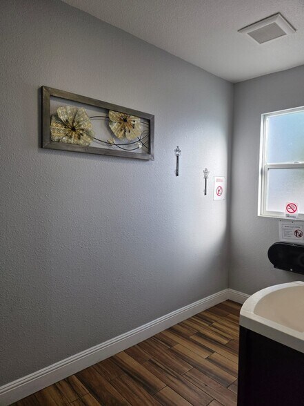 More Photos Of 512-522 23rd St, Richmond Storefront Retail Office For Lease