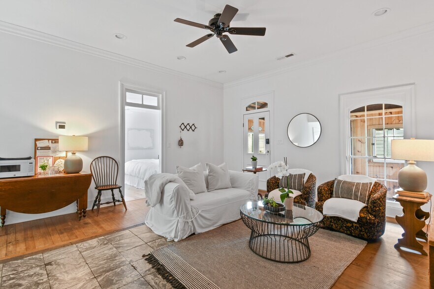 More Photos Of 204 Lawson St, Hot Springs Hotel For Sale