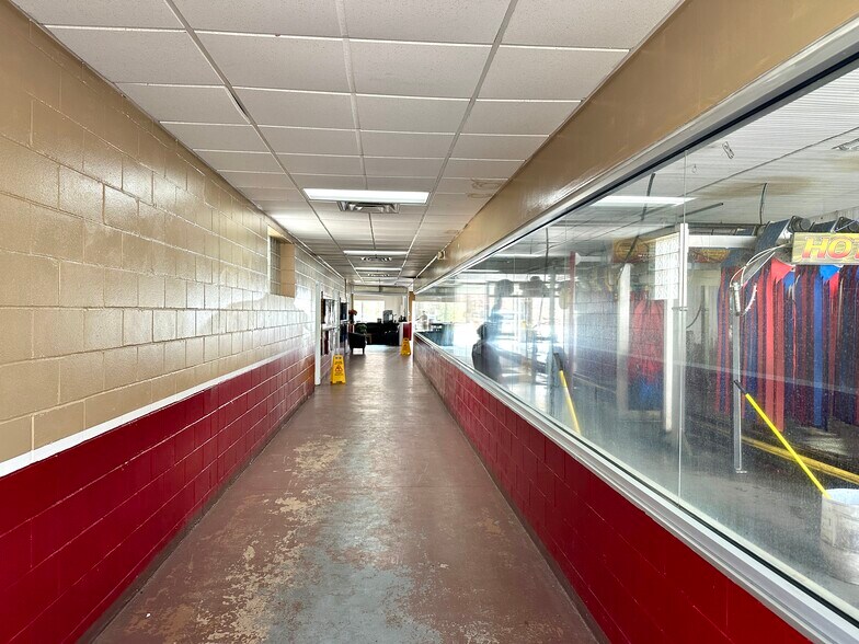 More Photos Of 590 Spring St, Windsor Locks Auto Repair For Sale