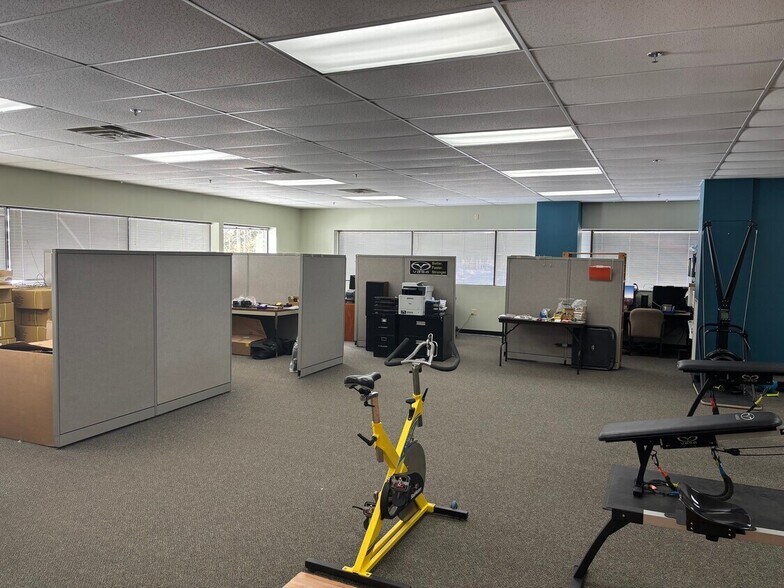 More Photos Of 30 Boston Ct, Essex Junction Warehouse For Lease