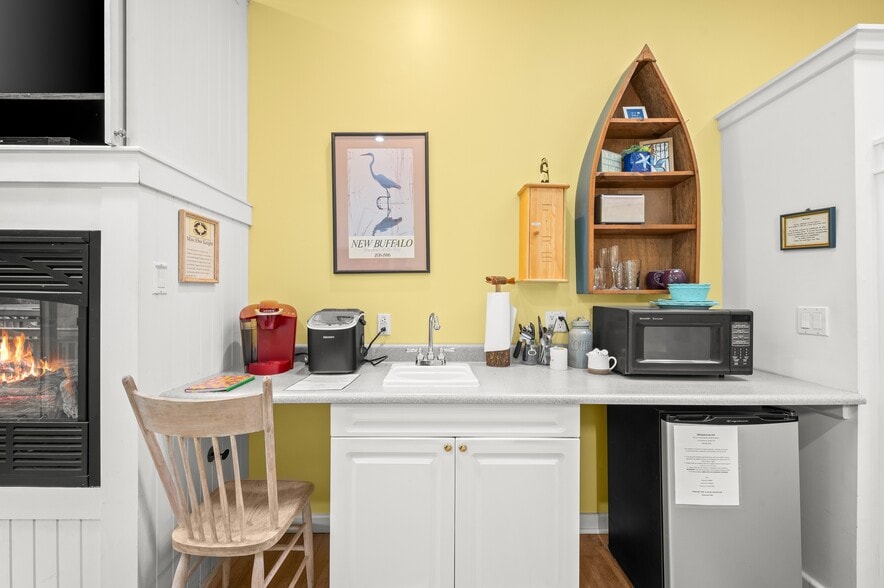 More Photos Of 231 E Buffalo St, New Buffalo Hotel For Sale