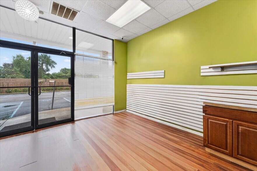 More Photos Of 2055 Blue Spring Rd, Huntsville Storefront Retail Office For Sale