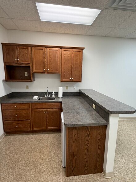 More Photos Of 12719 E Lynchburg Salem Tpke, Forest Flex For Lease