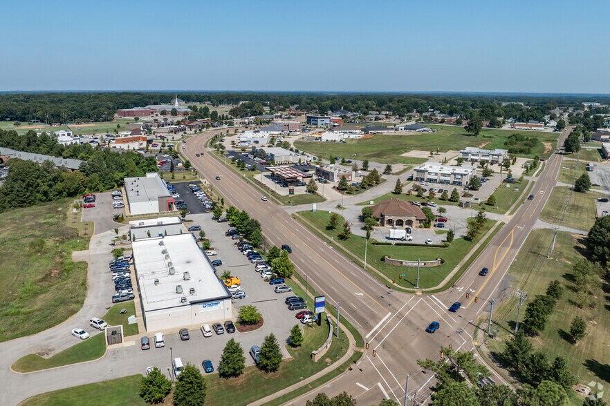 More Photos Of 1373 Union University Dr, Jackson Storefront Retail Office For Lease