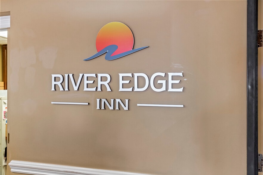 More Photos Of 30 Colonial Ave, Colonial Beach Hotel For Sale