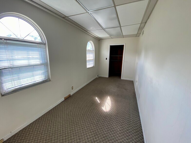 More Photos Of 402 S White Horse Pike, Audubon Office For Sale