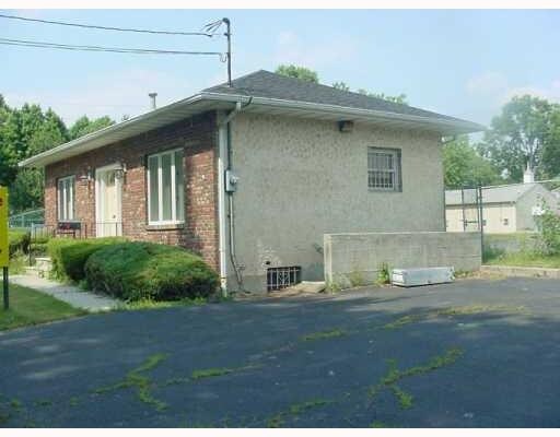 More Photos Of 13 New York Ave, Colonia Office For Sale