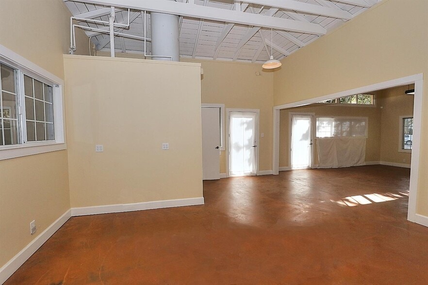 More Photos Of 2301 F St, Sacramento Freestanding For Sale