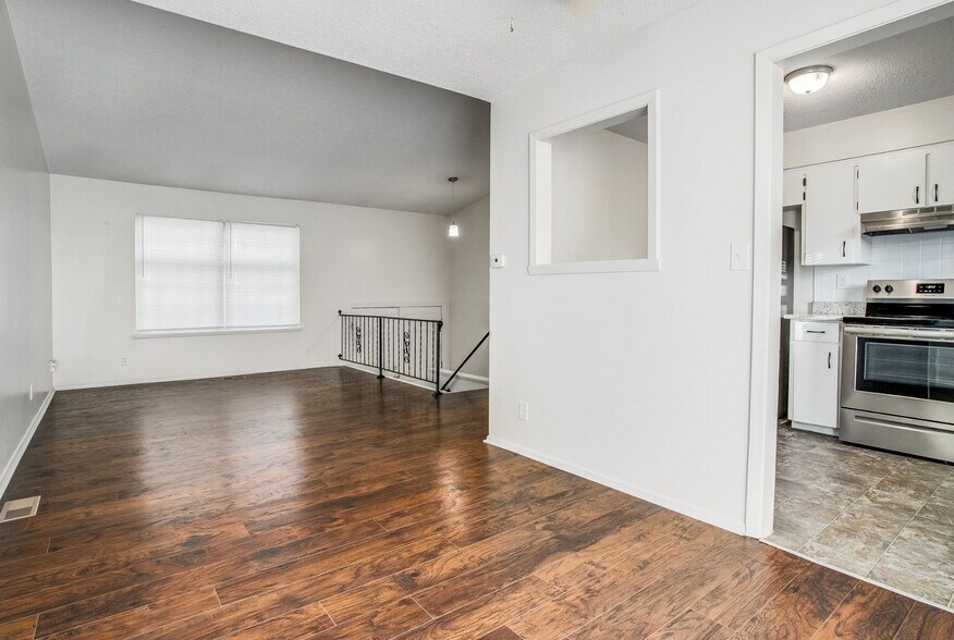 More Photos Of 605-607 NE Lynn St, Lee's Summit Apartments For Sale