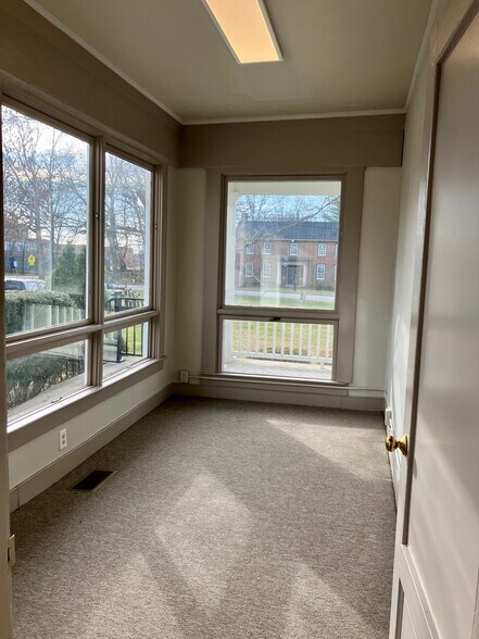 More Photos Of 12211 Old Shelbyville Rd, Louisville Loft Creative Space For Lease