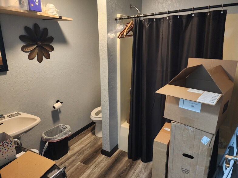 More Photos Of 1500 E Main St, Robinson Storefront For Sale