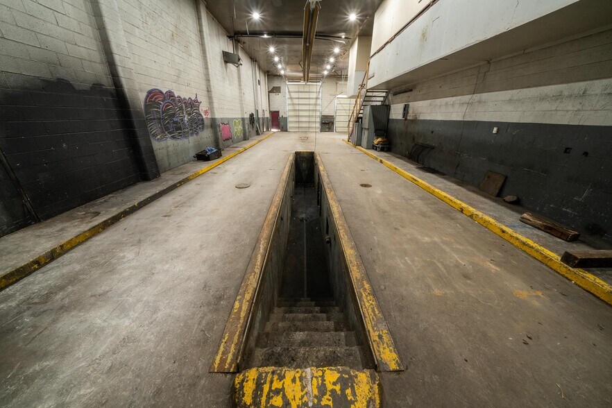 More Photos Of 225 N Highway 91, Summit Service For Lease