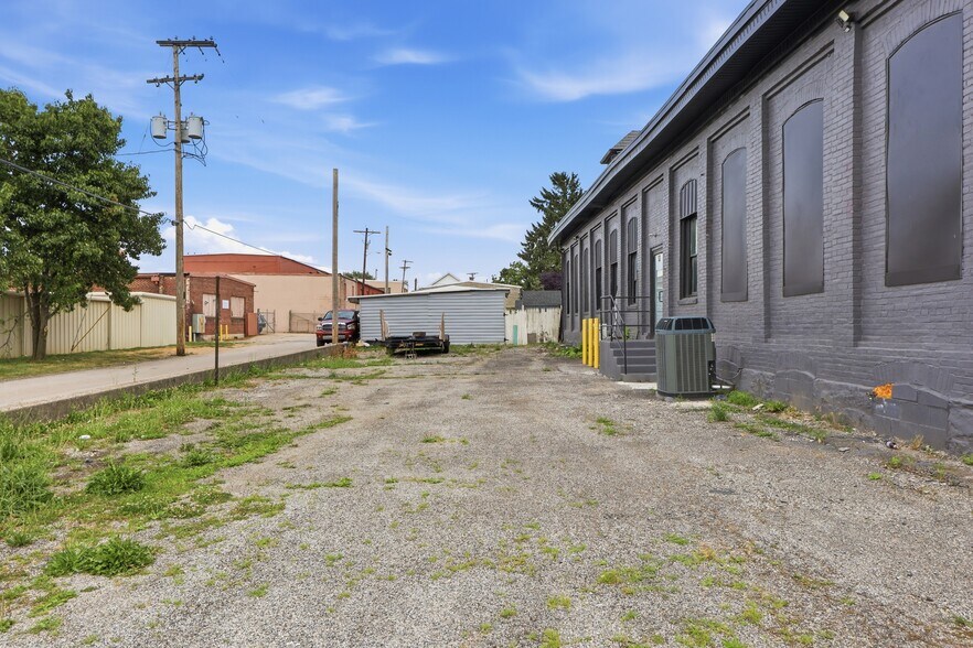More Photos Of 805 E Prospect St, York General Retail For Sale