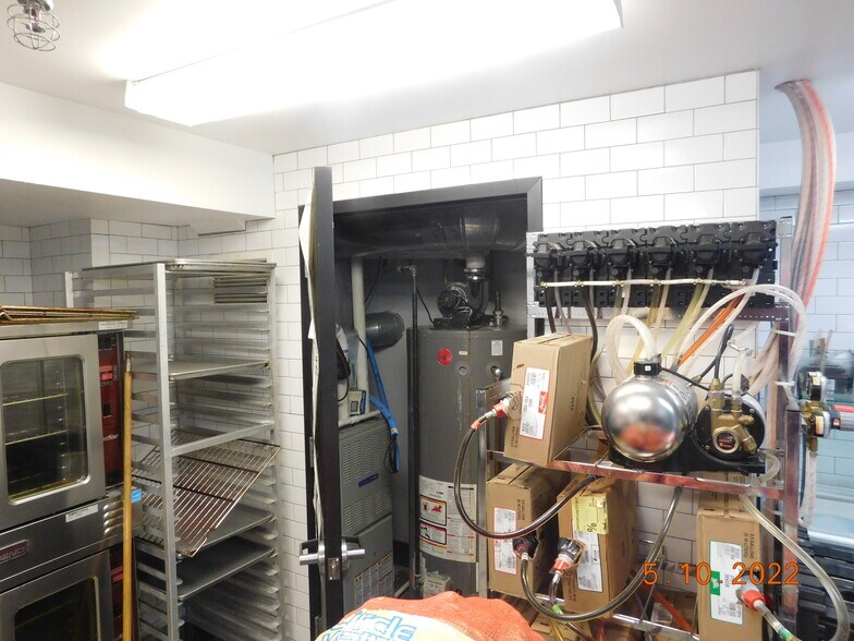 More Photos Of 542 Crescent Blvd, Glen Ellyn Restaurant For Sale