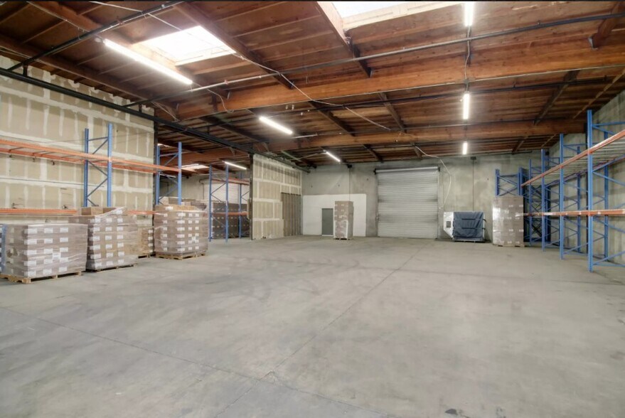 More Photos Of 8535 Morrison Creek Rd, Sacramento Showroom For Lease
