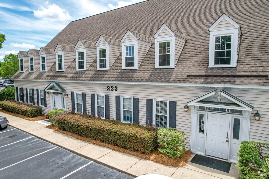 More Photos Of 233 S Sharon Amity Rd, Charlotte Office For Lease