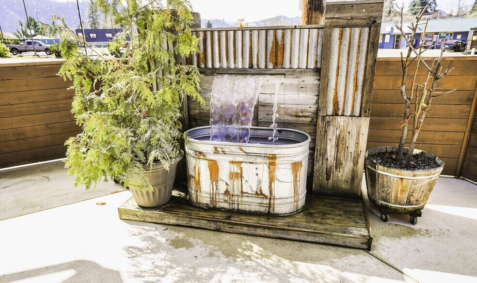 More Photos Of 192 Main St, Winston Bar For Sale