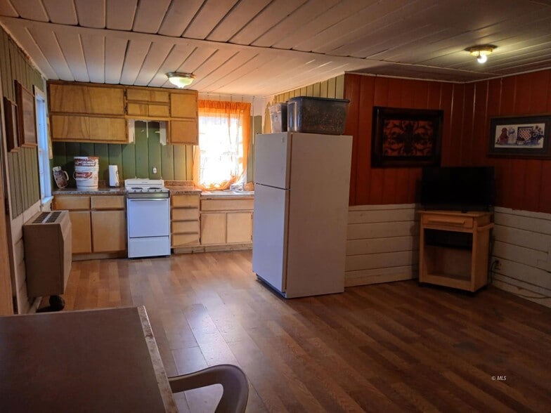 More Photos Of 1400 W 11th St, Alturas Specialty For Sale