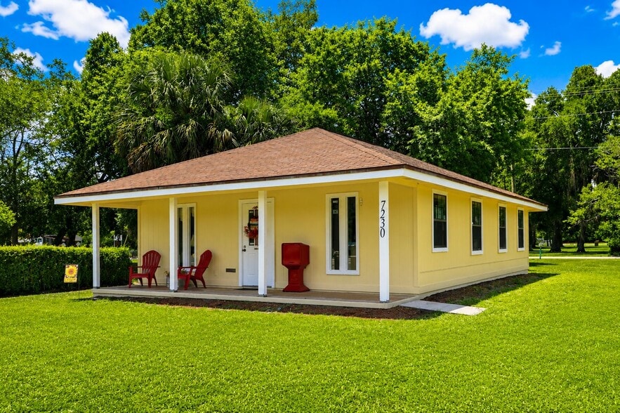 More Photos Of 7230 SE US Highway 301, Hawthorne Office For Sale