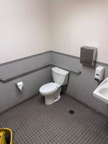 More Photos Of 11083-11093 E Mississippi Ave, Aurora Storefront For Lease