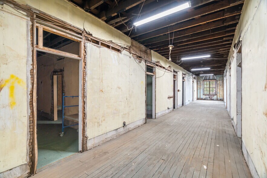 More Photos Of 824 Tennessee Ave, Etowah Storefront Retail Office For Sale