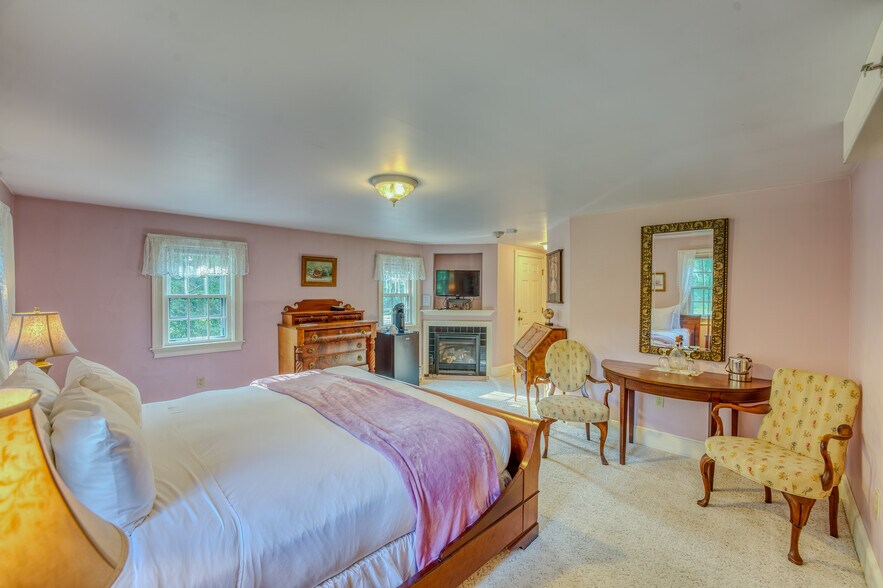 More Photos Of 80 Guider Ln, Bethlehem Hotel For Sale